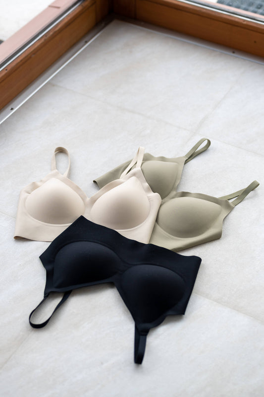 Seamless collection ノンワイヤーノンバックホックブラ※ショーツなし